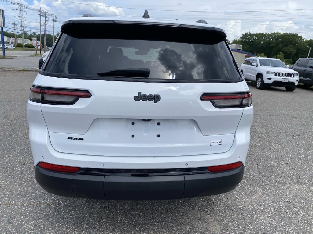 Used 2023 Jeep Grand Cherokee L Laredo AWD/4WD image 4