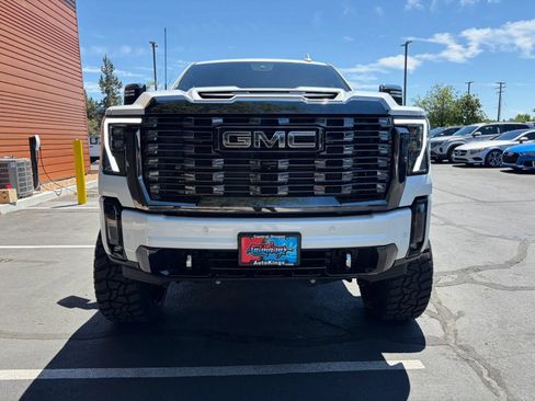 Used 2024 GMC Sierra 2500 Denali Ultimate AWD/4WD image 8