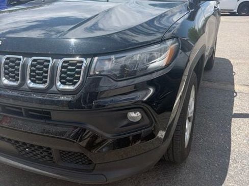 Used 2025 Jeep Compass Latitude AWD/4WD image 2