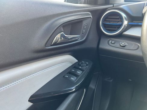 Used 2025 Chevrolet Trax LT w/ LT Convenience Package image 20