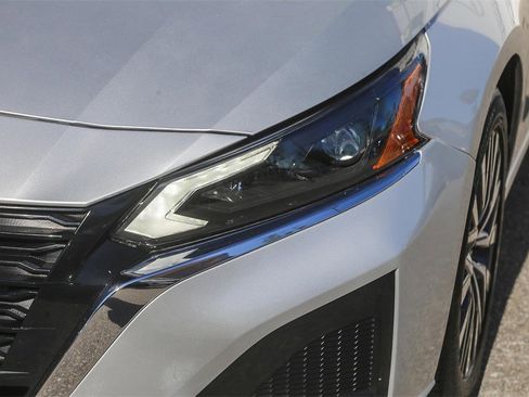 Used 2023 Nissan Altima 2.5 SV image 4