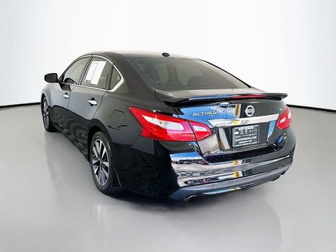 Used 2017 Nissan Altima 2.5 SL w/ 2.5 Technology Package image 5
