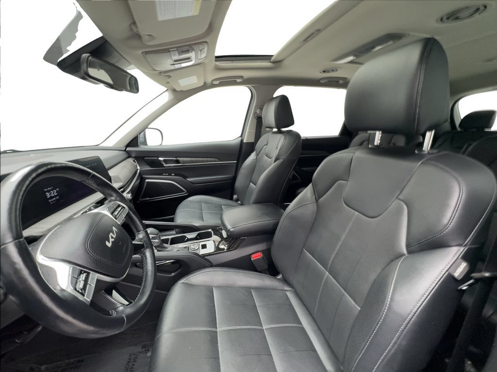Used 2024 Kia Telluride EX w/ EX Captain's Chair Package AWD/4WD image 20