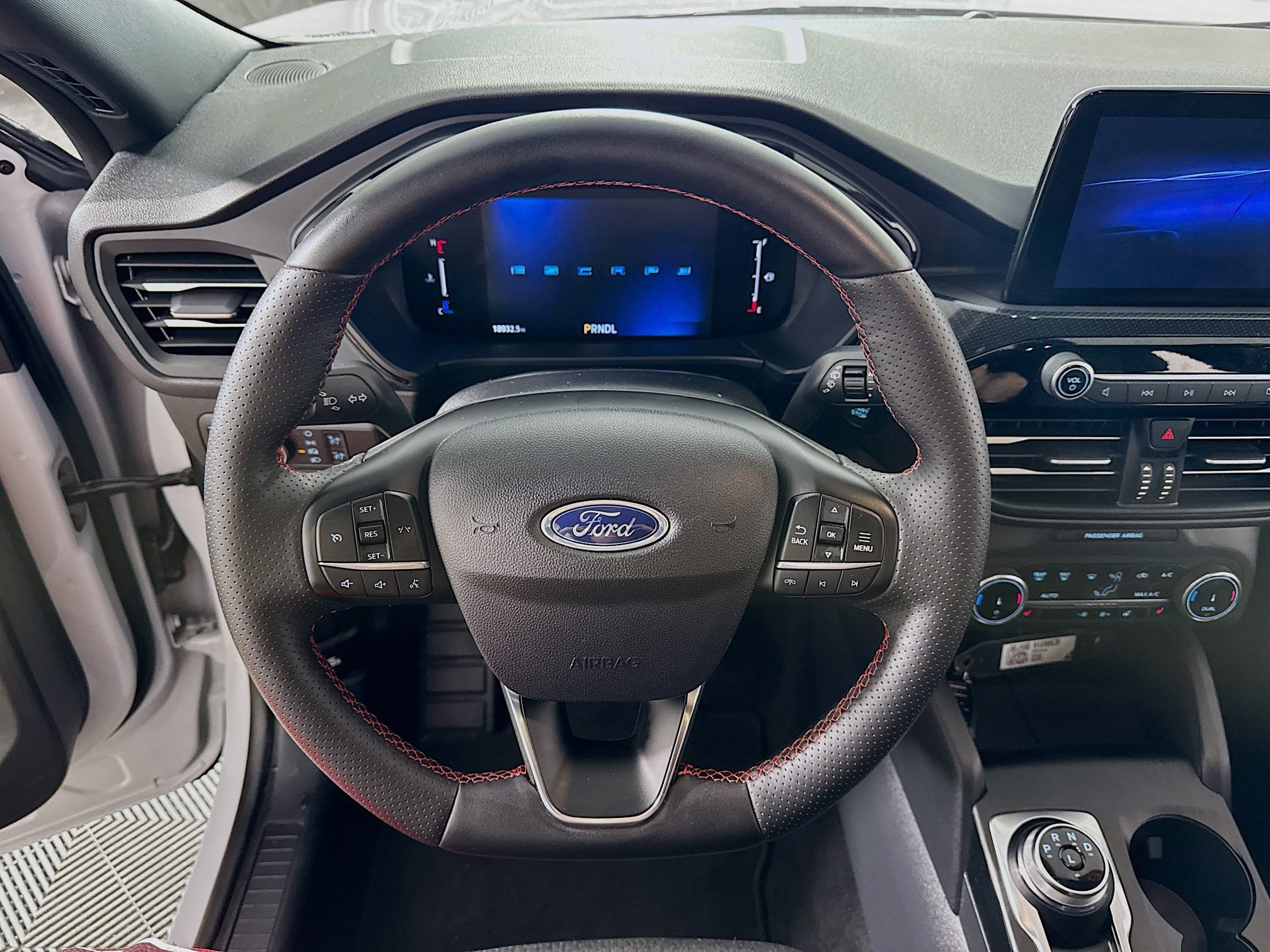 Used 2025 Ford Escape ST-Line Select AWD/4WD image 14