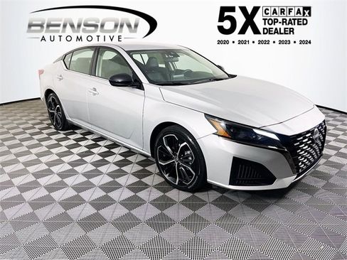 Used 2024 Nissan Altima 2.5 SR image 1