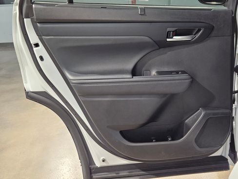 Certified 2025 Toyota Highlander XLE image 34