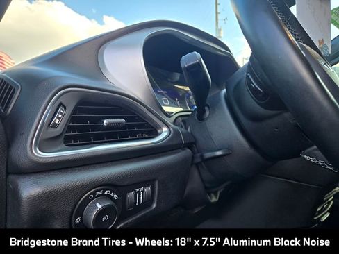 Used 2019 Chrysler Pacifica Touring-L Plus w/ Advanced Safetytec Group FWD image 26