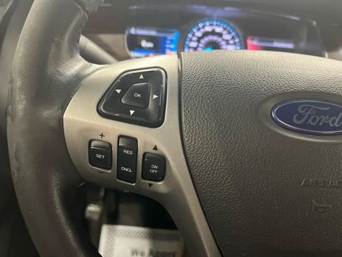 Used 2016 Ford Taurus Limited FWD image 8