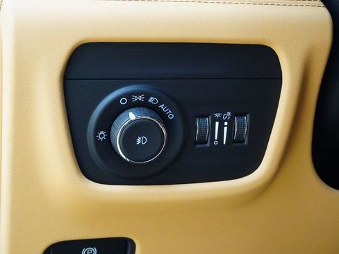 Used 2025 Jeep Grand Cherokee L Summit AWD/4WD image 20