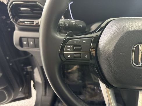 Used 2025 Honda Pilot Touring image 12