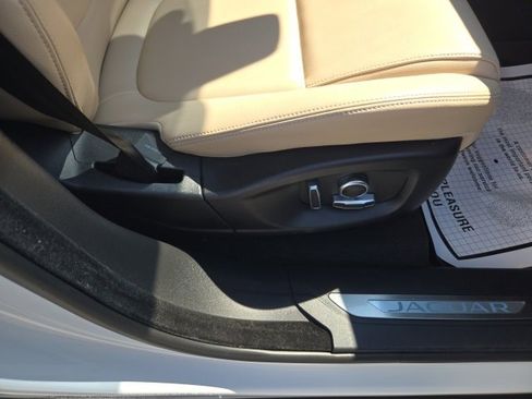 Used 2020 Jaguar F-PACE Premium image 21