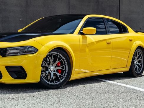 Used 2018 Dodge Charger SRT w/ Technology Group RWD image 38