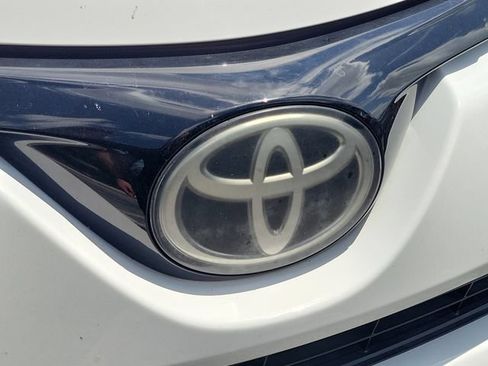 Used 2017 Toyota RAV4 LE FWD image 5