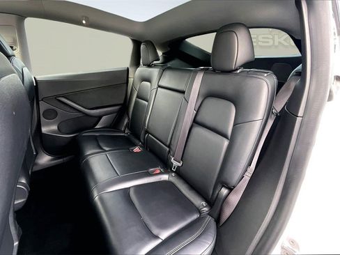 Used 2021 Tesla Model Y Long Range image 25