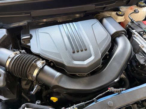 Used 2025 Chevrolet Traverse LT FWD image 43