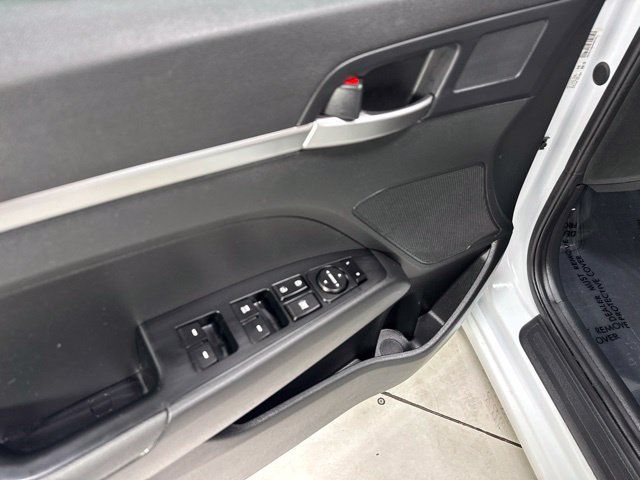 Used 2020 Hyundai Elantra SE w/ Cargo Package (C1) FWD image 9