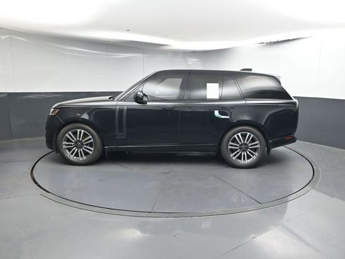 Used 2023 Land Rover Range Rover SE AWD/4WD image 2