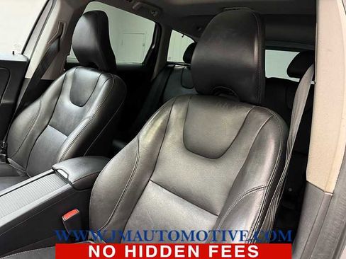 Used 2016 Volvo XC60 T6 w/ Proximity Package image 14