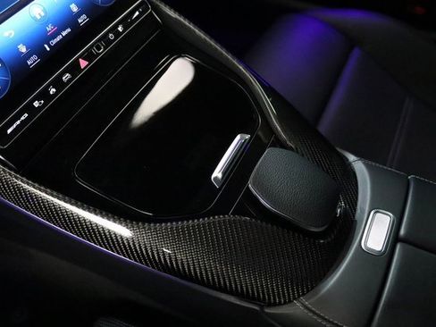 Used 2022 Mercedes-Benz SL 55 AMG 4MATIC w/ Driver Assistance Package image 33