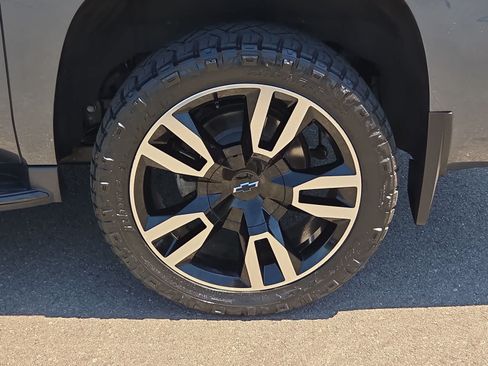 Used 2019 Chevrolet Suburban Premier AWD/4WD image 16