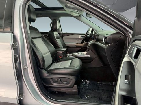 Used 2022 Ford Explorer XLT w/ Equipment Group 202A AWD/4WD image 24