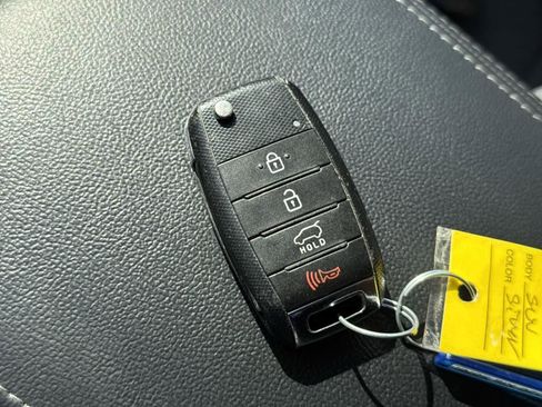 Used 2020 Kia Sorento AWD V6 image 40