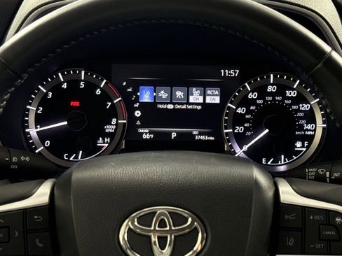 Used 2023 Toyota Highlander XLE AWD/4WD image 17