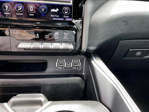 Used 2021 RAM 1500 Laramie AWD/4WD image 23