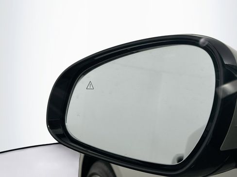 Used 2025 Genesis G70 2.5T image 16