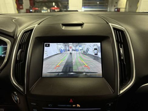 Used 2019 Ford Edge Titanium w/ Equipment Group 301A AWD/4WD image 25