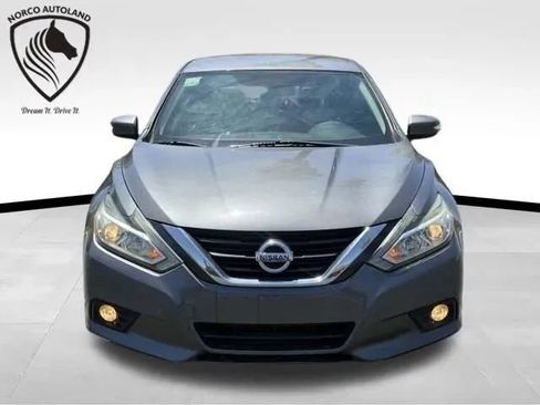 Used 2017 Nissan Altima 2.5 SL FWD image 2
