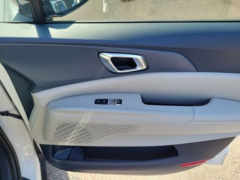 New 2026 Kia Carnival EX FWD image 10