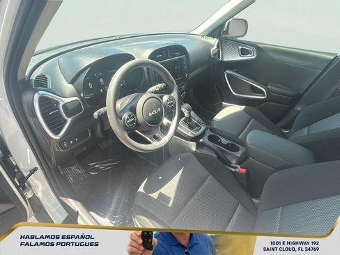 Used 2025 Kia Soul LX w/ LX Technology Package FWD image 14