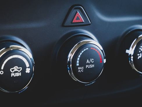 Used 2017 RAM 1500 Express image 12