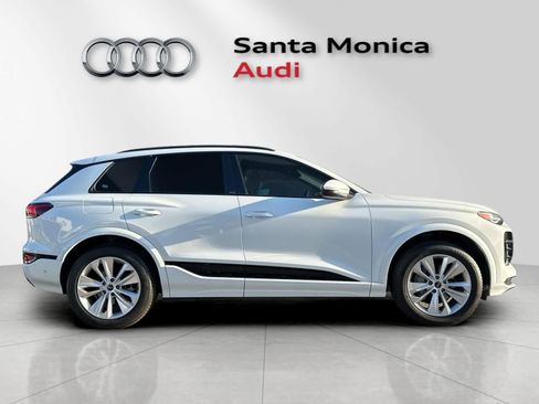 Used 2025 Audi Q6 e-tron Premium w/ Convenience Package image 8