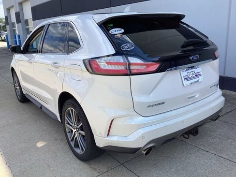 Used 2019 Ford Edge Titanium w/ Equipment Group 301A AWD/4WD image 10