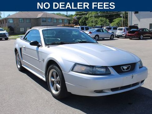 Used 2004 Ford Mustang Convertible RWD image 2