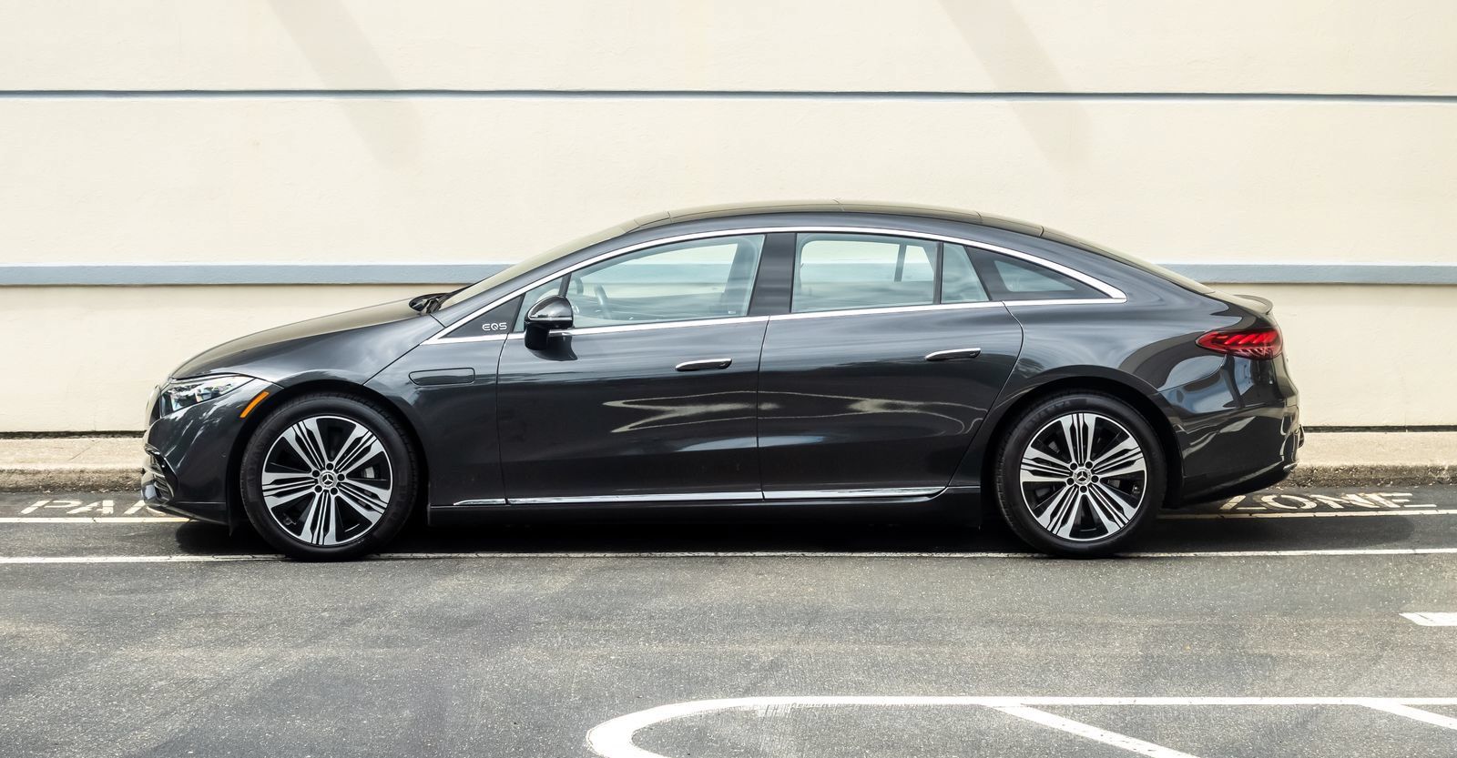 Used 2023 Mercedes-Benz EQS 450+ 4MATIC Sedan image 4