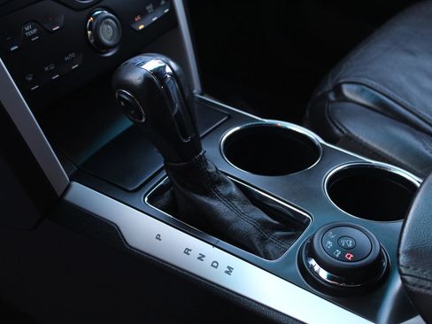 Used 2013 Ford Explorer XLT image 25