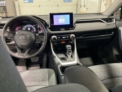 Used 2025 Toyota RAV4 XLE image 12