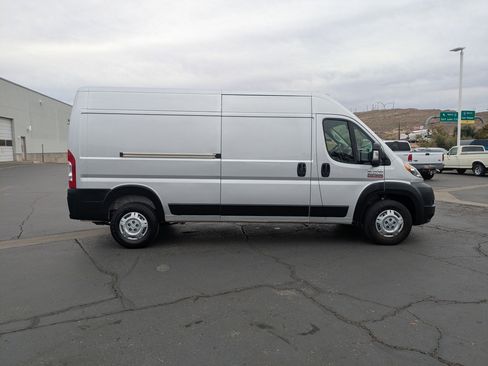 Used 2022 RAM ProMaster 2500 image 2