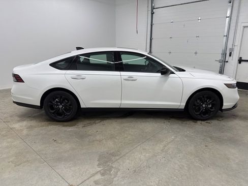 Certified 2025 Honda Accord SE image 4