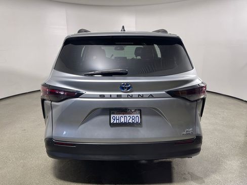 Certified 2023 Toyota Sienna XLE image 4