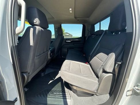 Used 2024 Chevrolet Silverado 1500 LT Trail Boss w/ Convenience Package II AWD/4WD image 18