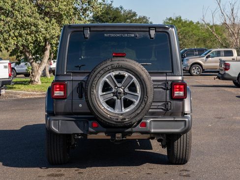 Used 2019 Jeep Wrangler Unlimited Sahara image 4