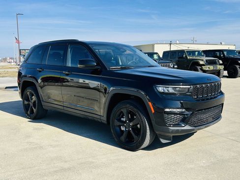 Used 2023 Jeep Grand Cherokee Limited w/ Black Appearance Package image 2