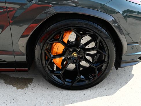 Used 2024 Lamborghini Urus Performante AWD/4WD image 12