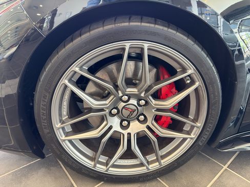 Used 2024 Chevrolet Corvette Z06 RWD image 9