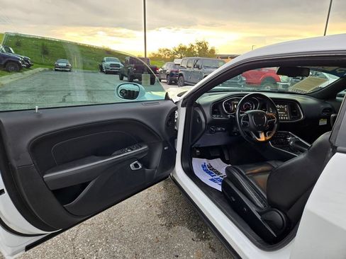 Used 2018 Dodge Challenger GT w/ Driver Convenience Group AWD/4WD image 11