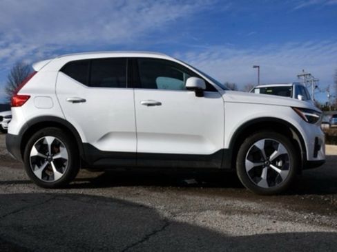 Certified 2025 Volvo XC40 B5 Plus image 7